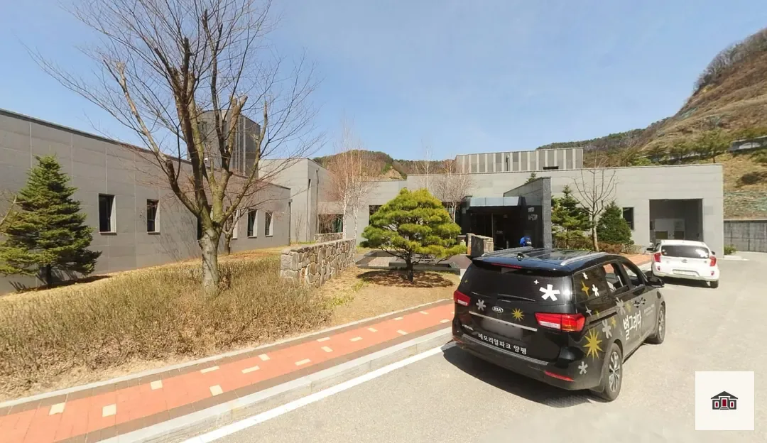 별그리다장례식장, 사진 2